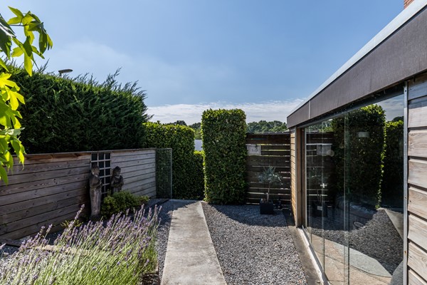 Foto - Te koop: Ruime gemoderniseerde instapklare hoekwoning met veel woonoppervlakte en tuin in de wijk Pronsebroek te Heerlen